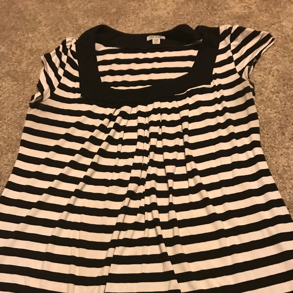 Black and white cap sleeve shirt